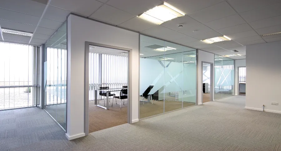 How Safety Glass Enhances Partition Durability in Sarasota, FL How Safety Glass Enhances Partition Durability in Sarasota, FL